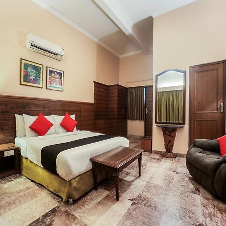 אגרה Capital O 10953 Dayal Lodge - A Boutique Hotel מראה חיצוני תמונה