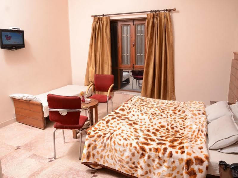 אגרה Capital O 10953 Dayal Lodge - A Boutique Hotel מראה חיצוני תמונה